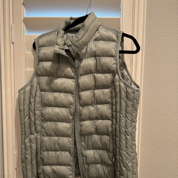 Women's Gray Puffer Vest - Picture 1 of 3